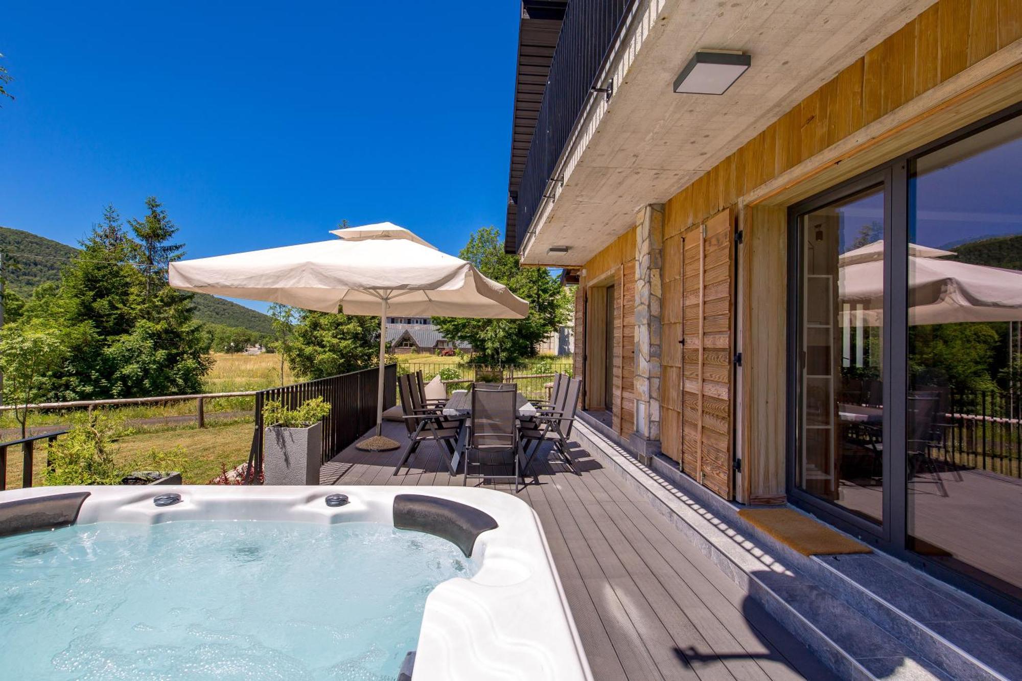Modern Alpine Monsalbius Chalet Baske Ostarije Kültér fotó